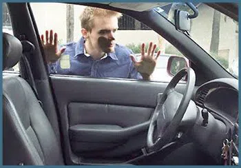 Safe Key Shop Miami, FL 305-744-5508 - 19-locked-keys-in-car