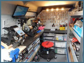 Safe Key Shop Miami, FL 305-744-5508 - 2-mobile-locksmith